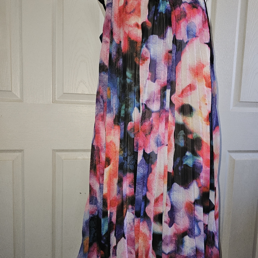 Maggy London Pleated Floral Swing Cocktail Dress - Picture 7 of 8